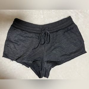 Hollister Gilly Hicks - Sweat shorts 
Size small
Like new condition